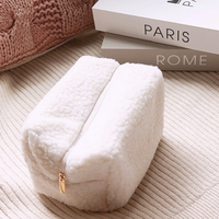 Chine Fabricant De Luxe Femmes Filles Personnalisation logo rose Doux Polaire Terry Sherpa Cosmétique Maquillage Trousse De Toilette Mini Pochette