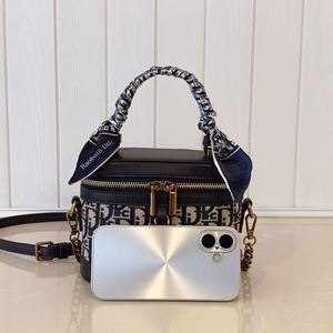 Fashionable Lady's Style <b>square</b> Handbag. With a Zipped Closure. Made of High-quality PU Material. - Product Image 3