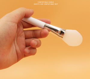 Pinceau applicateur de masque facial en silicone à manche en bois avec logo personnalisé - Product Image 5