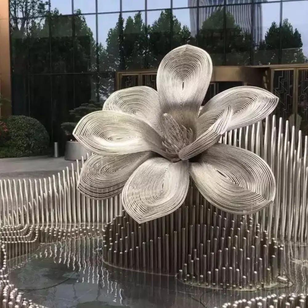 Escultura de flor de jardín al aire libre grande moderna escultura de acero inoxidable pulido
