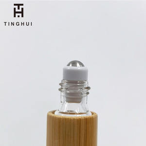 Envase cosmético de alta gama, botella de perfume de bambú de 10 ml con bola giratoria, botella para aceites esenciales. - Product Image 5