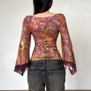 Camiseta informal de mujer estilo bohemio vintage con encaje, cuello en V, manga larga acampanada y bloques de color para streetwear - Product Image 5