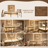 Comptoir de présentation de bijoux en acier inoxydable de luxe, vitrine en verre sur pieds hauts pour boutique de bijoux haut de gamme, vitrine vintage à LED