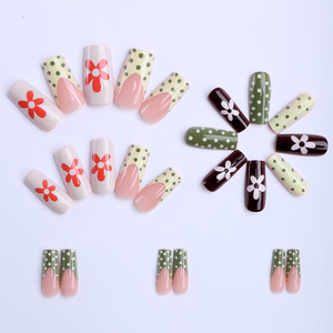 <span class=keywords><strong>Uñas</strong></span> Postizas Largas Estilo Ataúd con Diseño Floral Retro, Puntos Verdes y <span class=keywords><strong>Margaritas</strong></span> Pintadas a Mano, <span class=keywords><strong>Uñas</strong></span> Falsas Reutilizables en Tonos Neutros Vintage - Product Image 2