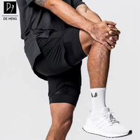 Dubbellaagse sport shorts voor heren met ingebouwde telefoonvak, ademend mesh, geschikt voor gym, hardlopen en fitness, casual shorts