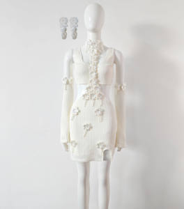 A11261 Set Bianco in Maglia 4 Pezzi: Top Corto Traforato con Decorazioni Floreali di Perle e Minigonna - Elegante per Feste/Cocktail con Maniche <span class=keywords><strong>a</strong></span> <span class=keywords><strong>Campana</strong></span> - Product Image 5