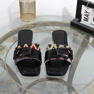 2026 Summer Luxurious <b>Slippers</b> for Women Fashion Flat Bottom Versatile Outdoor Beach Sandals - Product Image 6