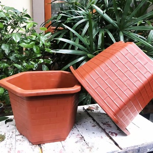 Pot de fleur hexagonal en plastique épais et simple personnalisable de vente directe d'usine de couleur rouge - Product Image 3