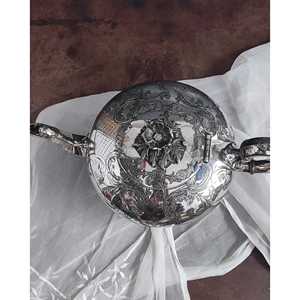 Théière gravée Gabriella P. avec bouton floral - Théière élégante - Product Image 5