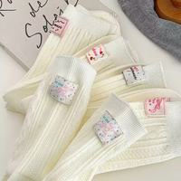 Chaussettes blanches pour femmes, personnalisables, en coton tricoté respirant, avec étiquette tissée, pour le quotidien, printemps-été, faible MOQ