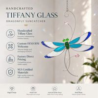 Attrape-soleil libellule Art déco artisanal vitrail avec accents de cristal décoration de fenêtre sur le thème de la nature pour la maison ou le cadeau