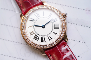 Montre mécanique automatique élégante et tendance avec lunette incrustée de diamants, cadran gravé argenté et blanc, étanche pour un usage quotidien - Product Image 4