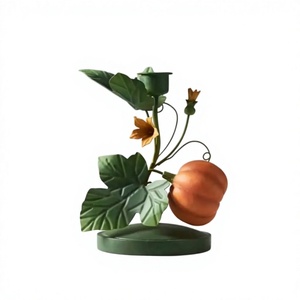 Portavelas de hierro con diseño de calabaza naranja y hojas verdes para decoración del hogar - Product Image 1