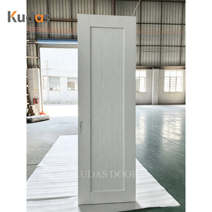 Porte intérieure moderne minimaliste blanche à rainures verticales, finition peinte texturée, en bois, pour chambre à coucher, maison, villa - Product Image 3