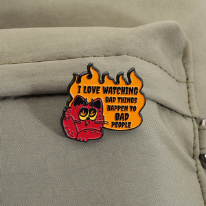 Broches de Esmalte con Diseño de Gato Demonio Rojo, Amo Ver que las Malas Cosas le Pongan de Golpe en la Cabeza a los Malos, Insignia para Solapa, Joyería, Regalo, Venta al por Mayor - Product Image 3