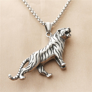 Yunnique – collier avec pendentif tigre en acier inoxydable pour hommes, bijoux rétro en forme d'animal géométrique, à la mode, 19099 - Product Image 1