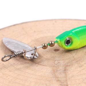 Appât vibrant à trois crochets leurre rotatif en métal avec gabarits en plastique légers et durables - Product Image 3