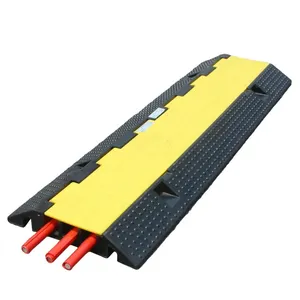 Ampiamente usato tubo flessibile per impieghi gravosi cavo a 3 canali in Pvc giallo cavo protettivo giacca in gomma speed bump cable protector ramp