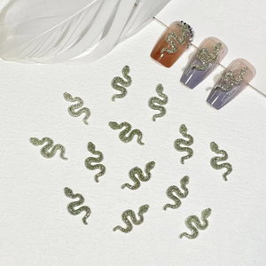 Paso Sico Meilleures ventes Breloques pour nail art DIY en résine, petites, colorées, brillantes, en forme de serpent, style punk, pour <span class=keywords><strong>Halloween</strong></span>, pour la conception de <span class=keywords><strong>manucure</strong></span> féminine - Product Image 4