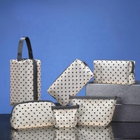 Sacs en maille noire durables à motif cœur, trousses de maquillage, sacs de voyage pour cosmétiques, organiseurs de soins de la peau, pochettes de rangement à fermeture éclair, ensemble de trousses à crayons