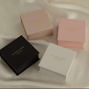 Caja de regalo de cartón de lujo personalizada Heaven Earth Lid 2mm Matt Lamination Square incluye logotipo para productos electrónicos de consumo - Product Image 1