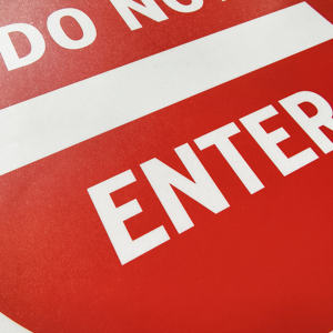 Señal de advertencia de distancia social antideslizante personalizada, impresión Digital, calcomanías adhesivas para suelo de baldosas de mármol - Product Image 3