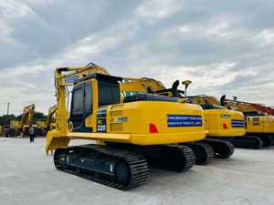 รถขุดโคมัตสึ PC220-8 มือสองที่เชื่อถือได้ พร้อมระบบไฮดรอลิกขั้นสูงและห้องโดยสารผู้ขับขี่ที่กว้างขวาง เหมาะสำหรับงานขุดที่ต้องการประสิทธิภาพสูง - Product Image 2