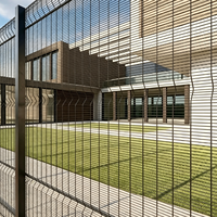 Clôture de sécurité anti-escalade 358 en acier galvanisé, étanche et antirouille, fabriquée en Chine, pour la sécurité des aéroports et des prisons, sur mesure