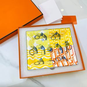 Cenicero de Cerámica Cuadrado de Estilo Americano Moderno y Lujoso, de Gran Capacidad, con Cuatro Ranuras, en Caja de Regalo, Ecológico, para Interiores - Product Image 1