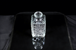 Vente directe usine : Carafe <span class=keywords><strong>de</strong></span> luxe carrée gaufrée transparente <span class=keywords><strong>de</strong></span> 500 ml et 700 ml pour Brandy, Vodka, Whisky, Liqueur et Vin - Product Image 6