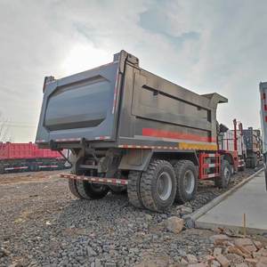 Camion minier tout-terrain lourd Sinotruk HOWO 6x4 <span class=keywords><strong>Euro</strong></span> 2 Diesel neuf avec caisse chauffante, capacité 70-100 tonnes - Product Image 1