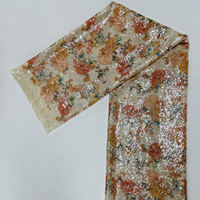 Tela de Lentejuelas Floral Color Crema Elegante de Alta Calidad, con un Delicado Estampado Floral y un Acabado Brillante para Vestidos