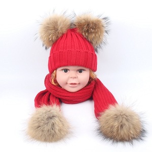 Coloré bébé mignon tricoté chapeau avec deux <span class=keywords><strong>pompons</strong></span> <span class=keywords><strong>de</strong></span> fourrure couleur unie tricoté bébé bonnet enfants Pom Pom chapeau avec écharpe ensemble - Product Image 3
