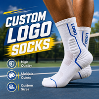 Chaussettes de sport en coton respirantes personnalisées à faible MOQ, échantillon gratuit, chaussettes de course et de basketball, chaussettes de sport en tissu éponge personnalisées et rembourrées