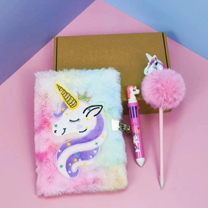 Bella scatola pura pacchetto Set diario diario taccuino con copertina in peluche e penna <span class=keywords><strong>regalo</strong></span> di cancelleria Set regali di nozze per gli ospiti bambini - Product Image 1