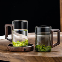 Tasse à eau en verre soufflé à la main transparente, design moderne et minimaliste, avec poignée en bois de noyer, grande capacité, résistante à la chaleur, idéale pour la maison