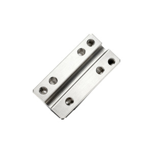 รับผลิตชิ้นส่วนตามแบบ OEM ด้วยเครื่อง CNC สำหรับรางนำร่องวีสแตนเลส  บล็อกลูกปืนเชิงเส้นแบบมีร่องความแม่นยำสูง  ระบบอัตโนมัติ  งานตัดลวดด้วยไฟฟ้า (Wire EDM) - Product Image 3