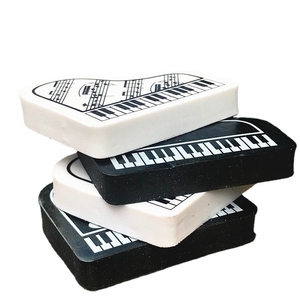 Colección de gomas de borrar musicales novedosas con diseño de teclado de piano para recompensas escolares y recuerdos de festivales de música - Product Image 1