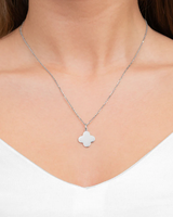 Collier AOFEI personnalisé en acier inoxydable 316L plaqué or 18 carats avec pendentif trèfle et chaîne satellite, personnalisable avec nom et date, idéal comme cadeau