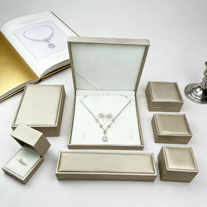 Großhandel Premium Champagner-<span class=keywords><strong>Gold</strong></span> Schmuckbox-Set, für Ring Ohrringe Halskette Armband, Individuelles Logo Verfügbar, Direkt ab Werk - Product Image 1