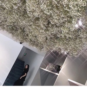 Fleurs artificielles suspendues pour mariage avec des vignes de verdure en rotin simulé pour les décorations suspendues au plafond commerciales et domestiques - Product Image 5