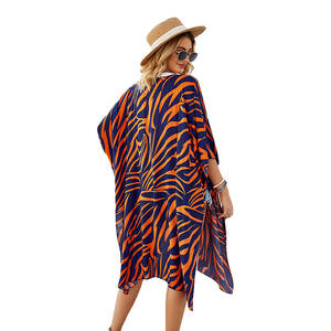 Kimono de plage rouge en rayonne imprimée pour femme, chemisier de plage, couvre-maillot de bain - Product Image 2