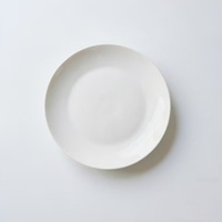 Assiettes plates en porcelaine blanche unie, vente en gros directe d'usine, assiettes rondes en céramique résistantes aux hautes températures pour hôtels et restaurants