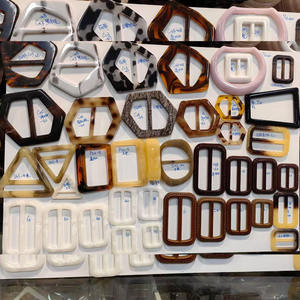 Hebilla de cinturón de resina multicolor con flores mixtas de forma irregular y extraña, hebilla de cinturón de moda de 3 velocidades, hebilla Wingcoat - Product Image 1