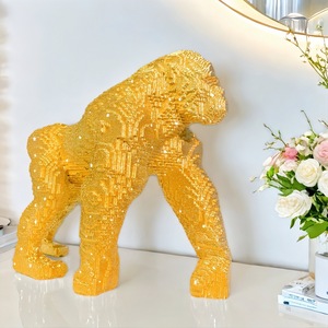 Ornement animalier de luxe léger, décoration de bureau ou de meuble TV, figurine de gorille marchant en blocs de construction, finition dorée, objet de collection tendance - Product Image 4