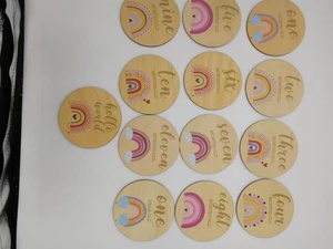 Marqueur de jalon mensuel pour bébé avec personnalisation en bois gravé marqueurs mensuels pour cadeau de <span class=keywords><strong>naissance</strong></span> et annonce de <span class=keywords><strong>naissance</strong></span> - Product Image 6