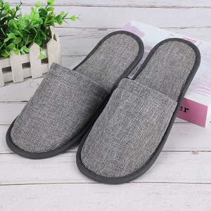 Pantuflas desechables antideslizantes de lino marca Lucky, venta al por mayor de fábrica, personalizables con logo impreso, para hoteles, B&B y viajes (paquete de media docena) - Product Image 2