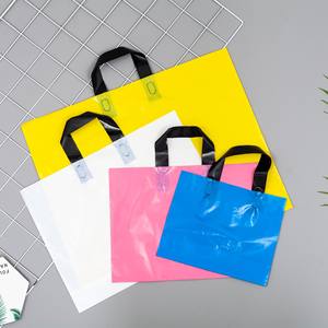 Großhandel Custom Logo PE Kunststoff Einkaufstaschen Mode Boutique Verpackung Taschen für Kleidung/Geschenke - Product Image 4