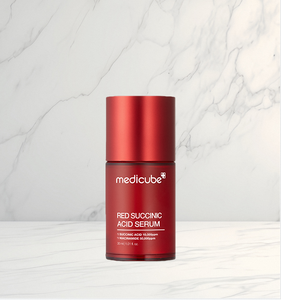 Suero de Ácido Succínico Rojo MEDICUBE 30ml - Suero Antienvejecimiento y Blanqueador Específico con Glicerina - Suero Coreano Especializado - Product Image 1