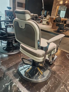 Sillón de Barbería Contemporáneo de Cuero Sintético con Bomba Hidráulica, Altura Ajustable y Base Redonda para Uso en Salón - Product Image 2